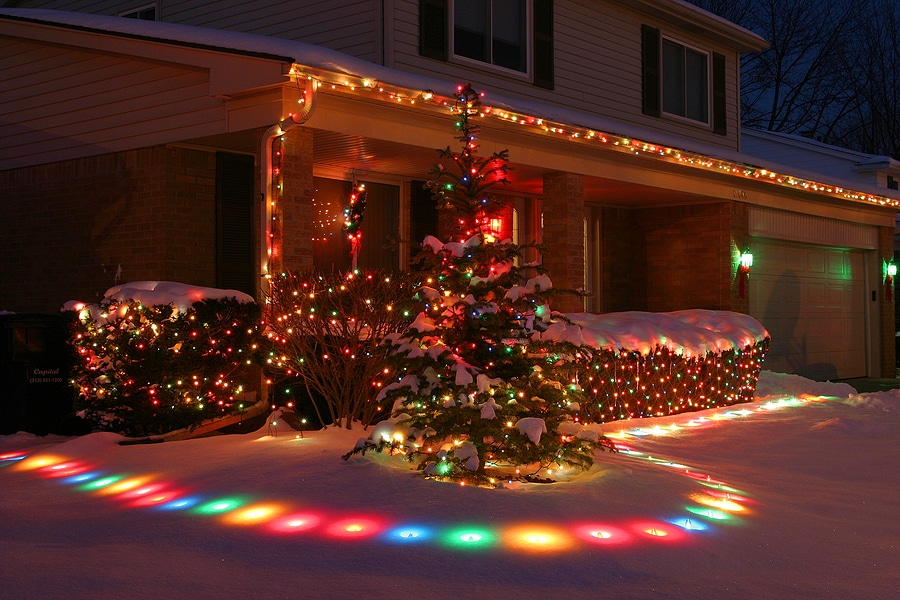 Get Into the Holiday Spirit With These Festive Outdoor Lighting Tips