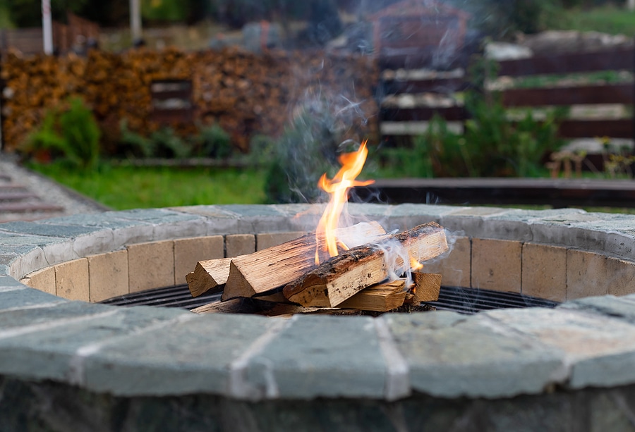 4 Tips for Keeping Your Outdoor Fire Pit Clean