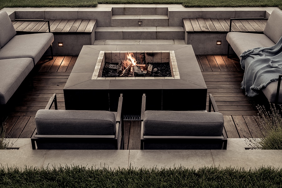 4 Benefits of Outdoor Fireplaces in the Winter